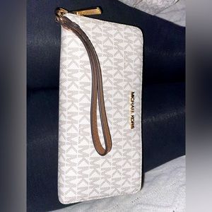 White & brown Michael Kors Wallet